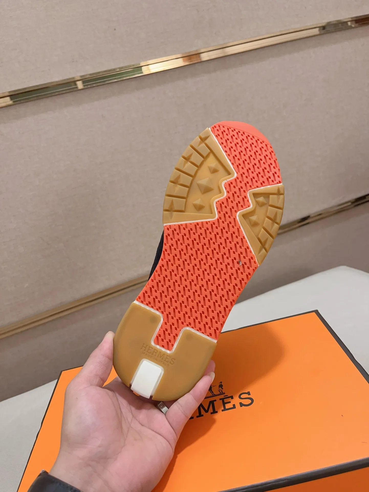Ex-factory price: 500💰《HERMES》【Classic original single version】Hermès; top 🔝purchasing agent🔍🔍men's latest 🇺🇸sold simultaneously, original imported from Italy ▲▲first-layer cowhide ▲▲ (high-end, nobility and class) ) Exquisite workmanship (Italian 🇮🇹 imported water-dyed 🐂 cowhide lining) sole: original sole provided by the original factory, ⚠️exclusive double-layer activity·TPR·rubber·combined molded outsole; super comfortable·wear-resistant·non-slip·environmental protection The real thing is more beautiful when photographed in kind (high quality, following orders), you can come in and out at will * Number of yards: 38·39·40·41·42·43·44# (can be customized 45.)